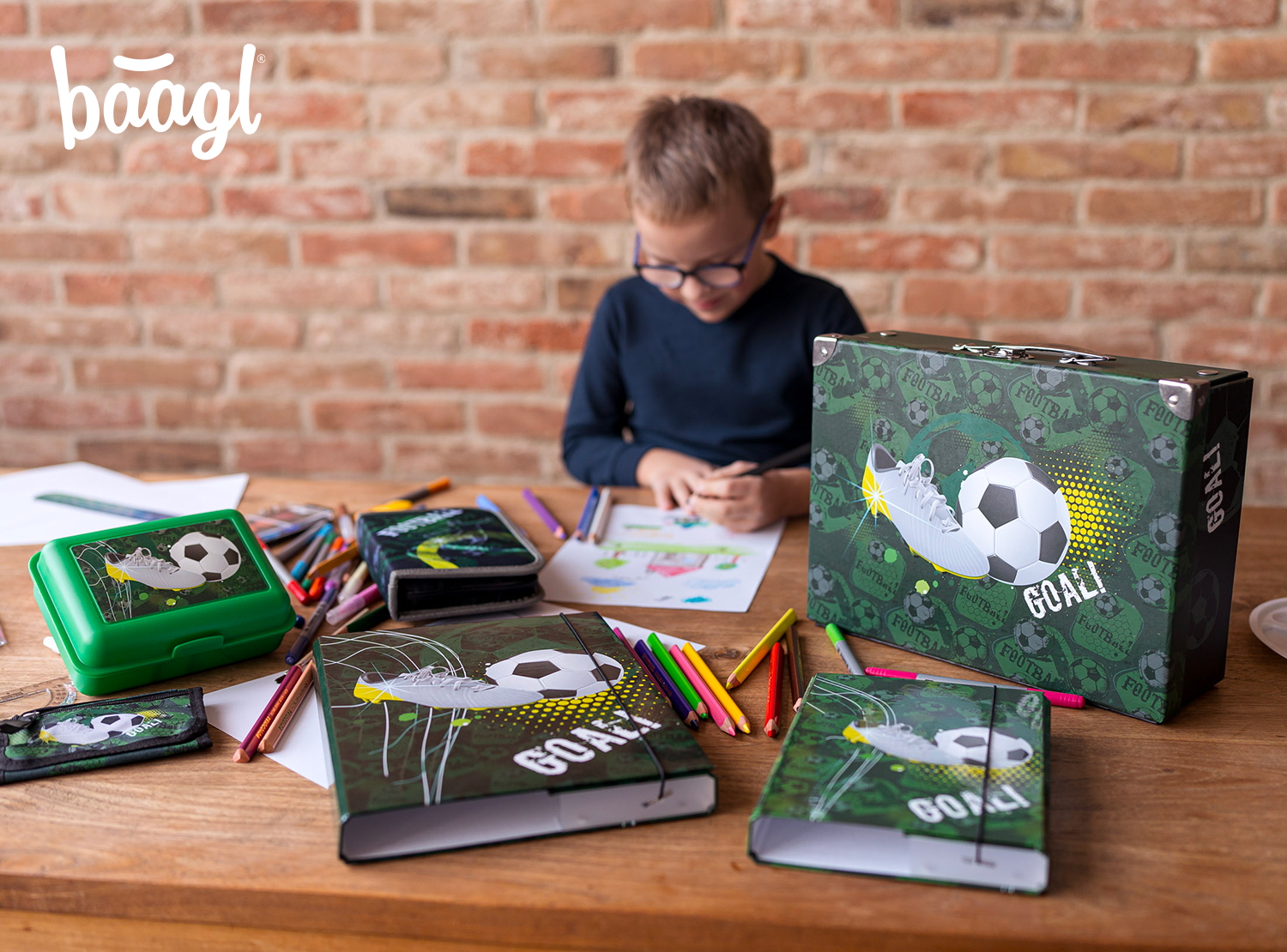 BAAGL Skládací školní kufřík Fotbal s kováním