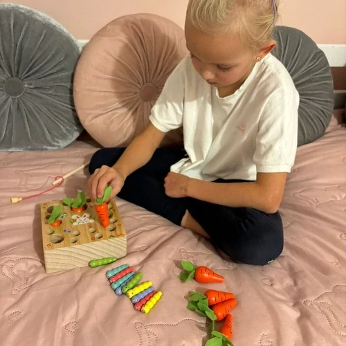 Kruzzel montessori dřevěná vzdělávací hra 2 v 1 mrkvová zahrádka