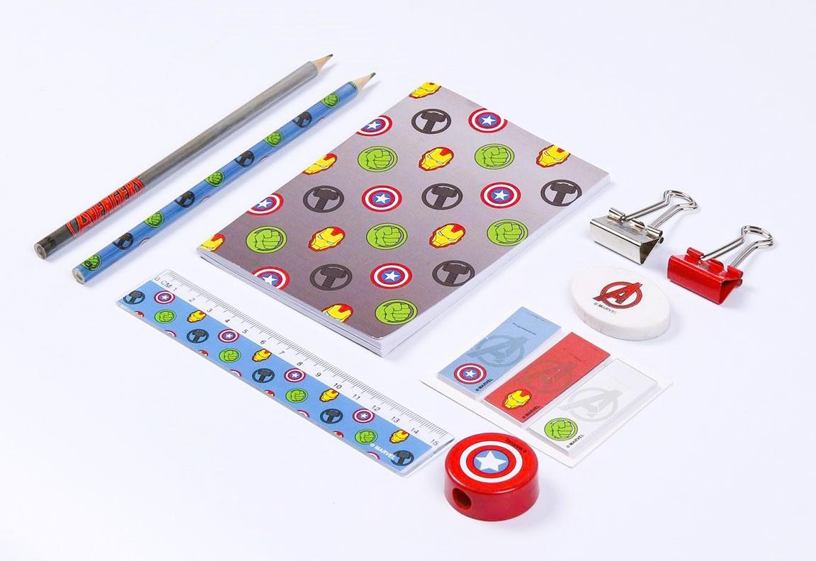 12 - DÍLNÁ PSACÍ SOUPRAVA  AVENGERS, uni