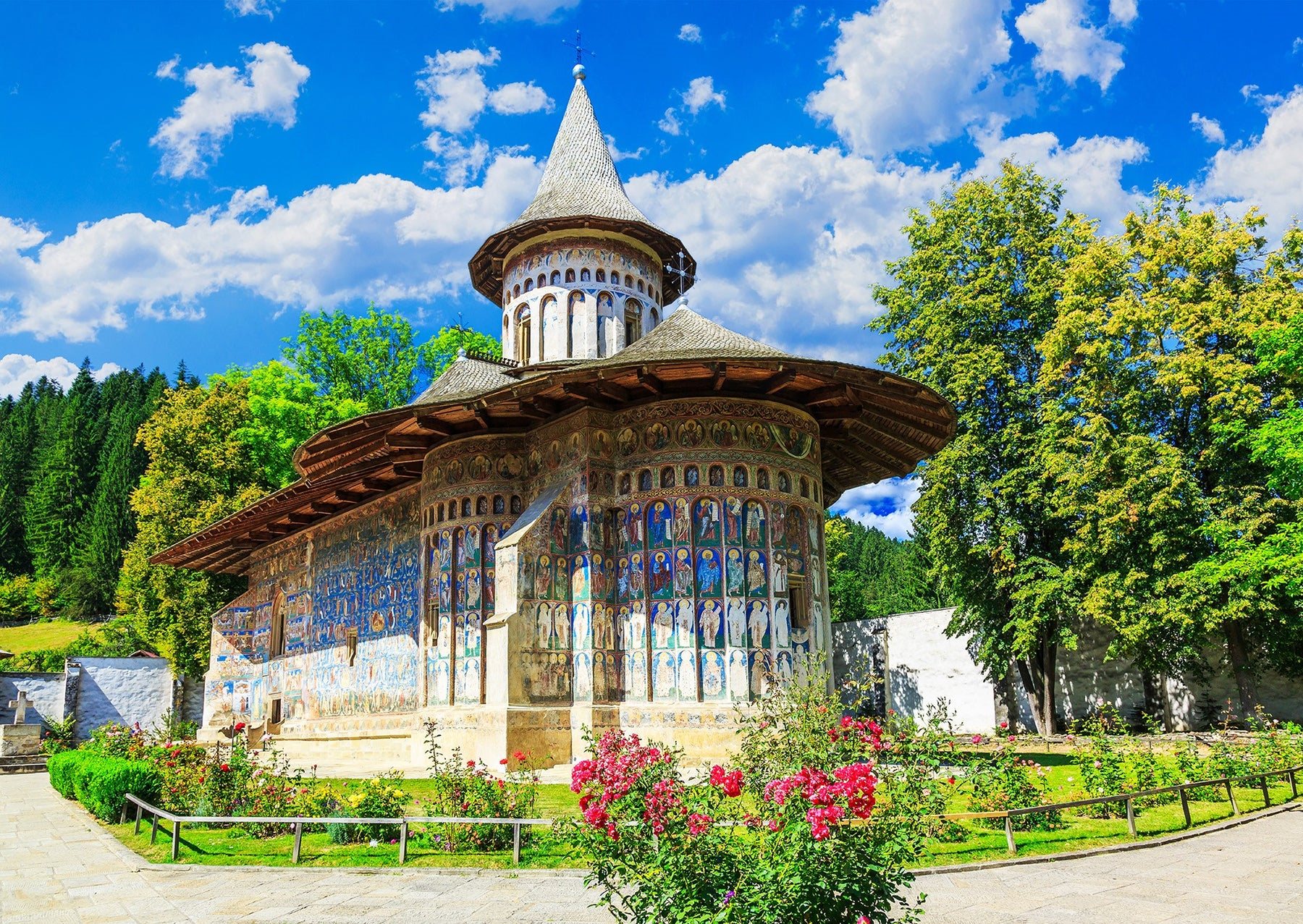 ENJOY Puzzle Klášter Voronet, Sučeava, Rumunsko 1000 dílků