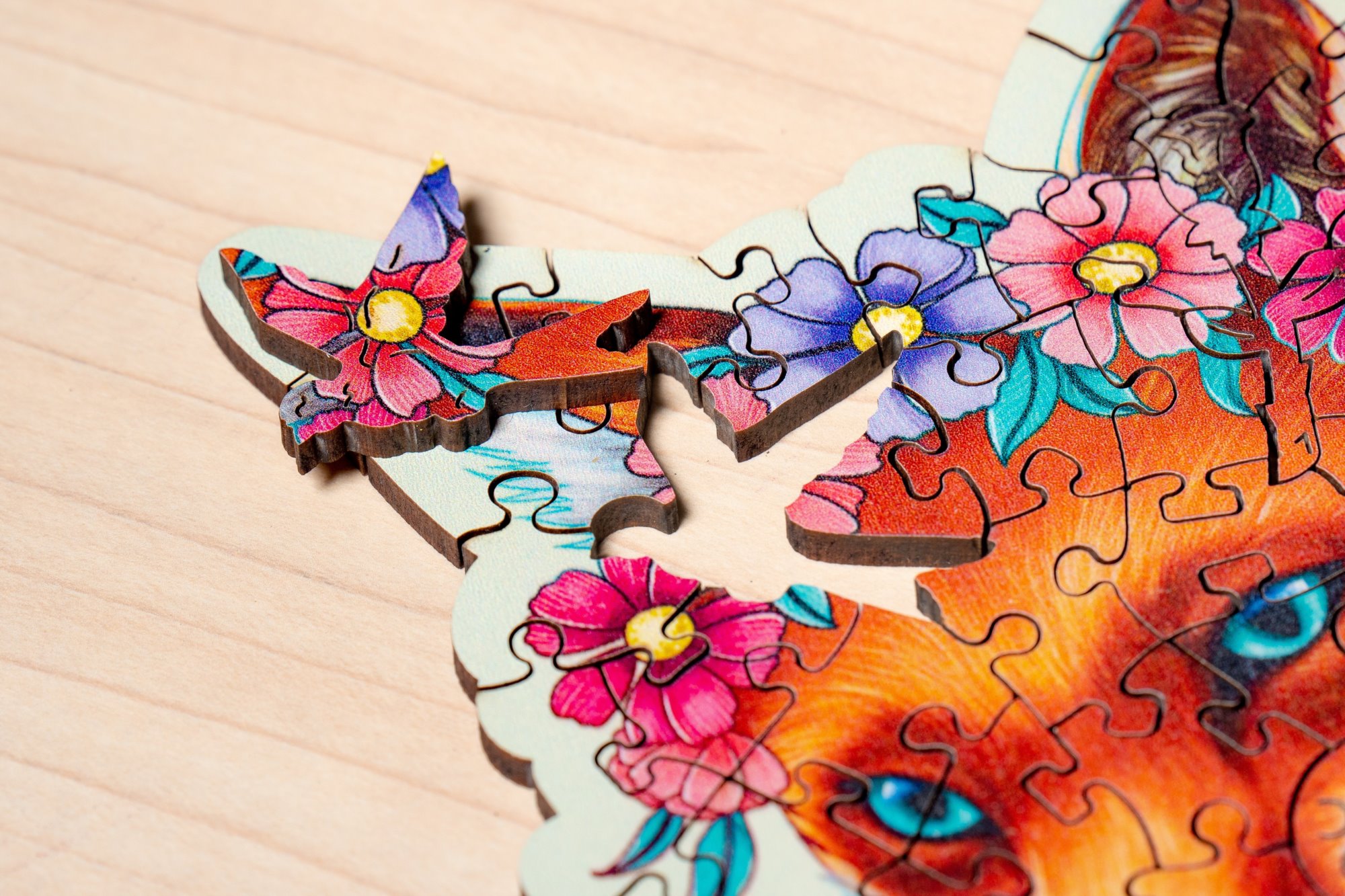 RAVENSBURGER Dřevěné obrysové puzzle Barevná liška 150 dílků