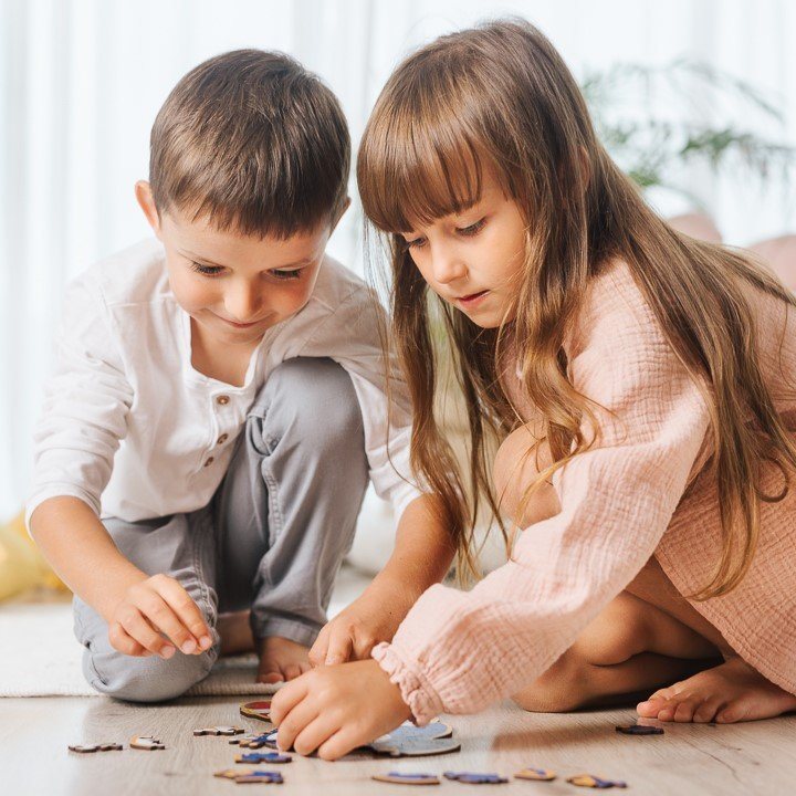 TREFL Wood Craft Junior puzzle Ve světě Minnie Mouse 50 dílků