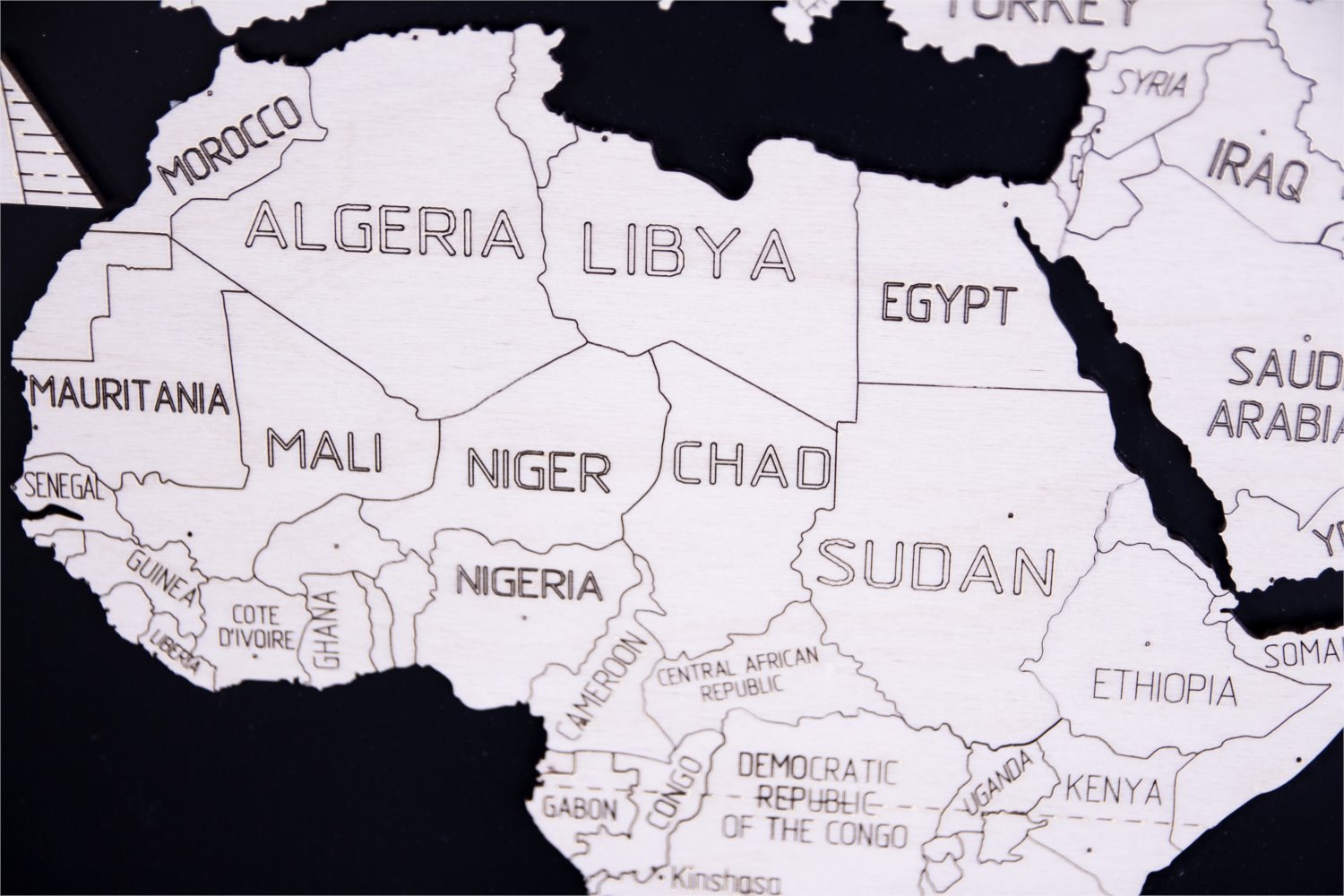 WOODEN CITY Dřevěná mapa světa velikost L (83x55cm)